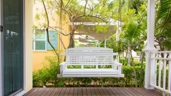 Guide for Picking the Perfect Porch Swing for Your Space